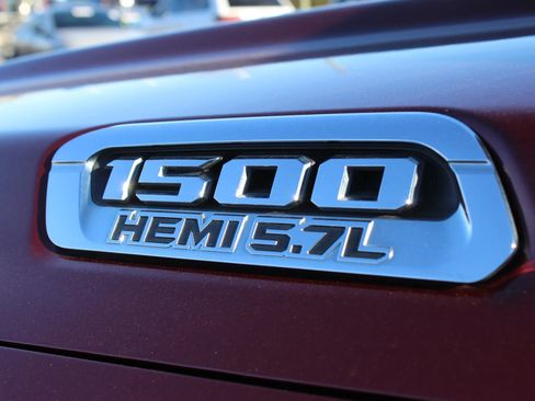 Used 2019 RAM 1500 Laramie AWD/4WD image 10