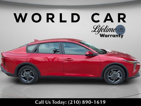 New 2026 Kia K4 LXS image 2