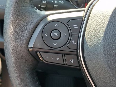 Used 2022 Toyota RAV4 XLE Premium FWD image 16