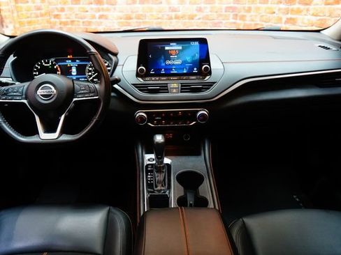 Certified 2022 Nissan Altima 2.0 SR FWD image 10