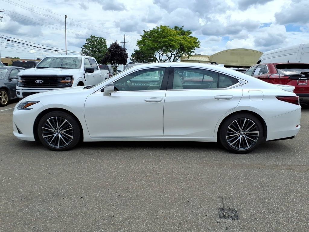 Used 2024 Lexus ES 350 w/ Premium Package FWD image 2