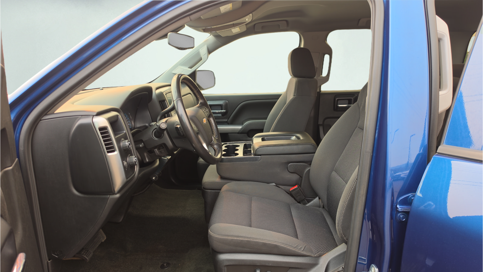 Used 2018 Chevrolet Silverado 1500 LT w/ LT Eassist Package AWD/4WD image 18