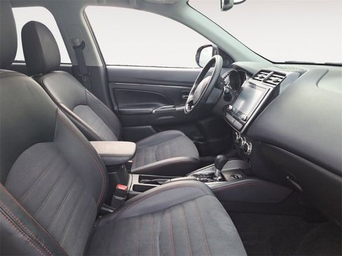 Used 2024 Mitsubishi Outlander Sport SE image 15