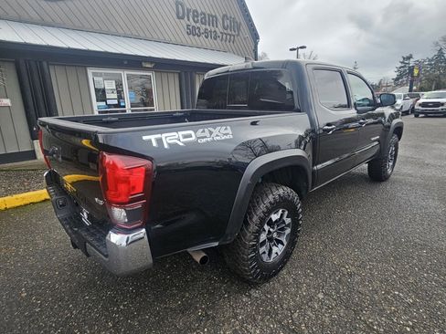 Used 2019 Toyota Tacoma TRD Off-Road image 5