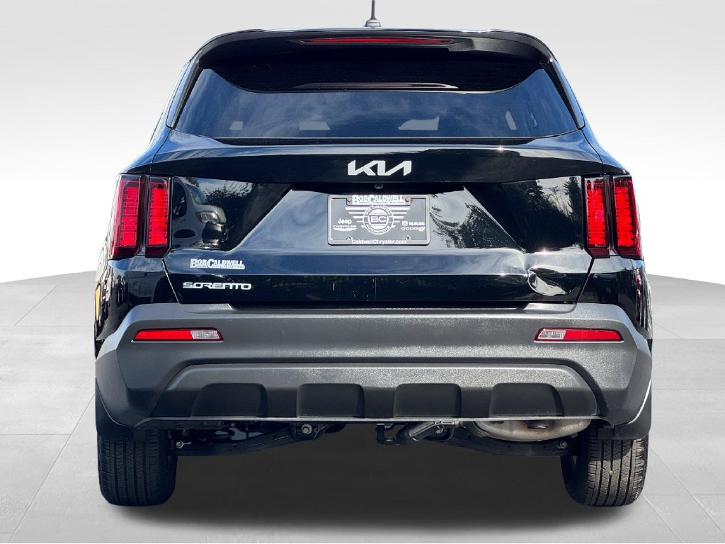 Used 2023 Kia Sorento LX FWD image 6