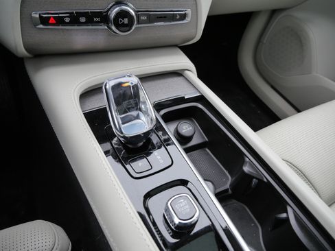 Used 2024 Volvo XC90 T8 Ultimate image 23