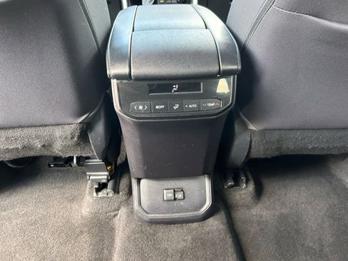 Used 2023 Toyota Highlander LE AWD/4WD image 25
