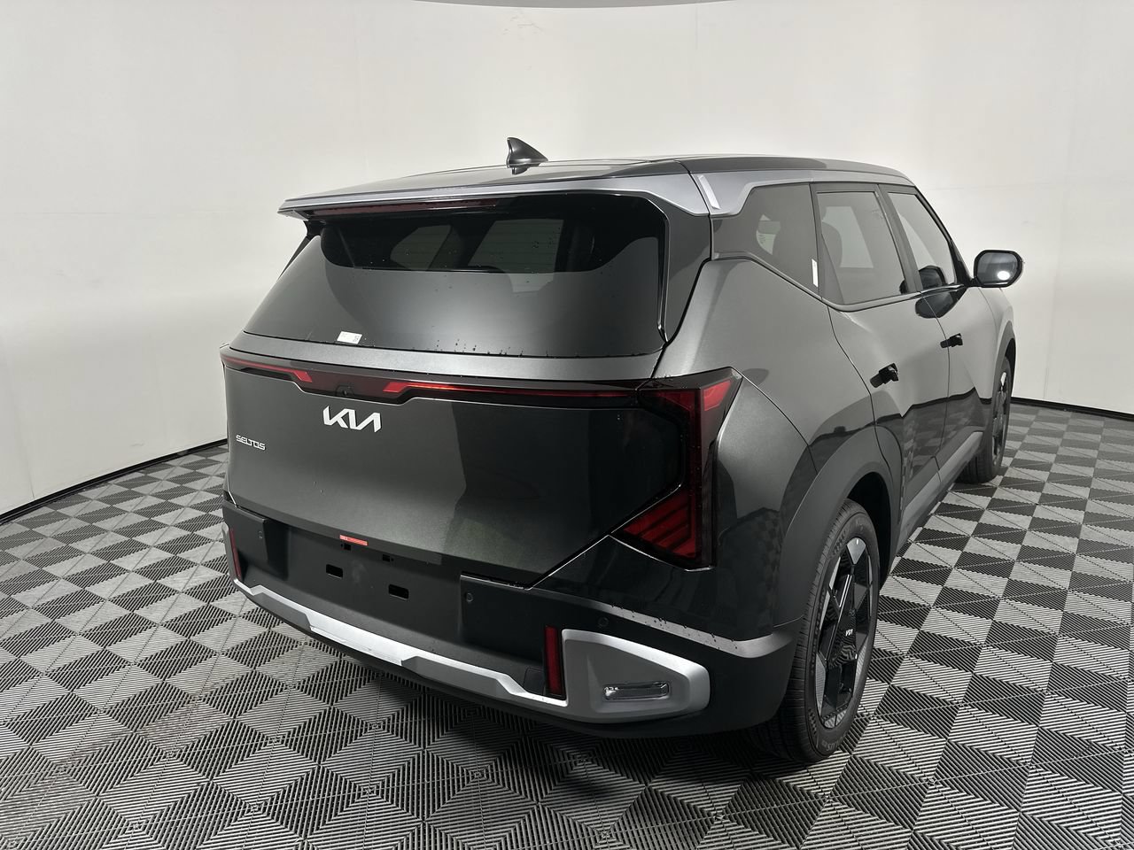 New 2027 Kia Seltos S FWD image 3