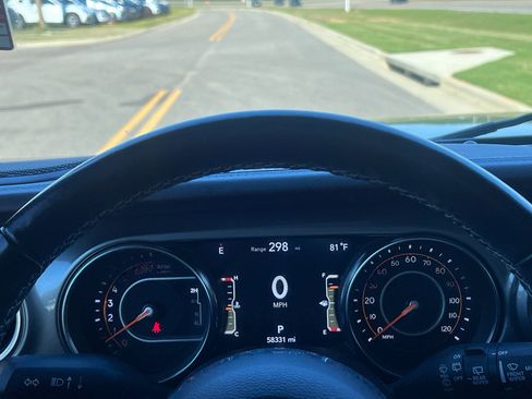 Used 2023 Jeep Wrangler Unlimited Sahara w/ Cold Weather Group AWD/4WD image 17