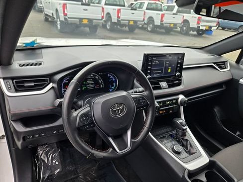 Used 2021 Toyota RAV4 SE w/ Weather & Moonroof Package AWD/4WD image 6