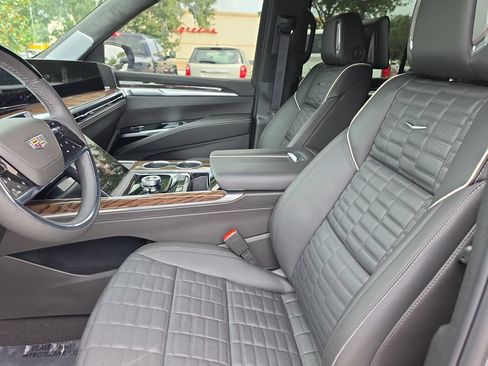 Used 2025 Cadillac Escalade Sport Platinum w/ LPO, ONYX Package RWD image 12