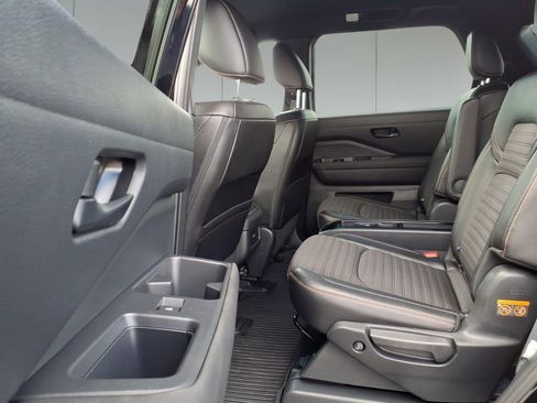 Used 2025 Nissan Pathfinder Rock Creek image 13