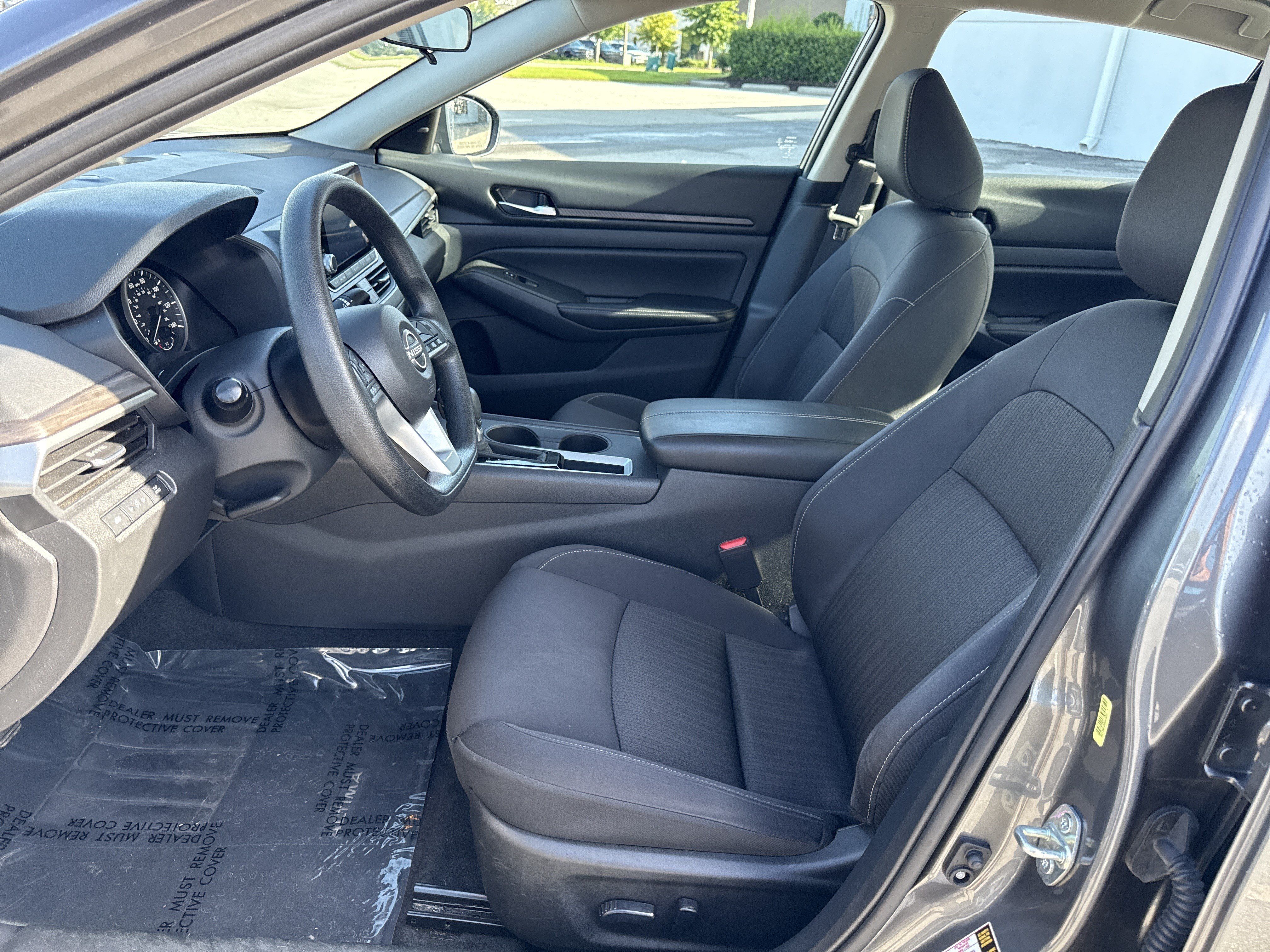 Used 2025 Nissan Altima 2.5 SV FWD image 15