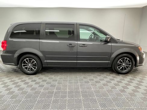 Used 2016 Dodge Grand Caravan SE FWD image 5