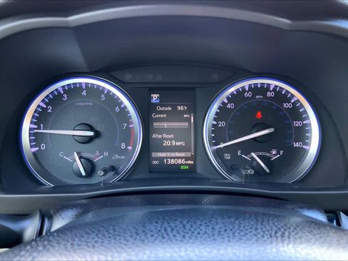 Used 2018 Toyota Highlander SE image 23