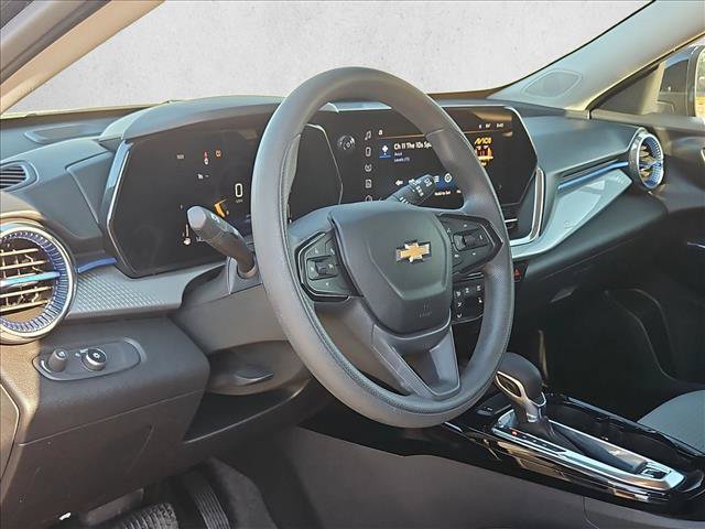 Used 2025 Chevrolet Trax LT FWD image 10