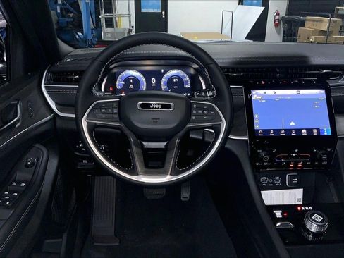 New 2025 Jeep Grand Cherokee L Limited w/ Trailer Tow Package AWD/4WD image 12