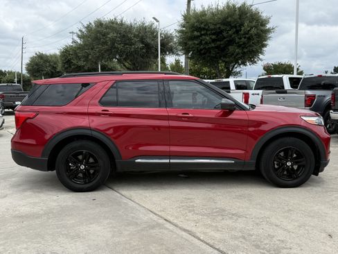 Used 2022 Ford Explorer XLT w/ Equipment Group 202A RWD image 3