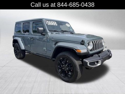 Used 2025 Jeep Wrangler Unlimited Sahara w/ Safety Group AWD/4WD image 3