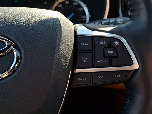 Used 2022 Toyota Highlander Platinum AWD/4WD image 23