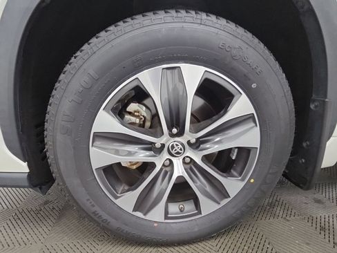 Used 2021 Toyota Highlander XLE AWD/4WD image 47