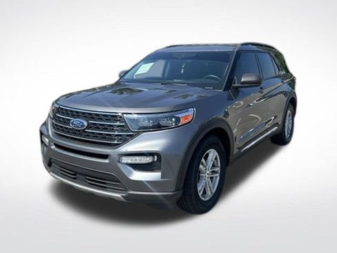 Certified 2023 Ford Explorer XLT w/ Equipment Group 202A RWD image 3