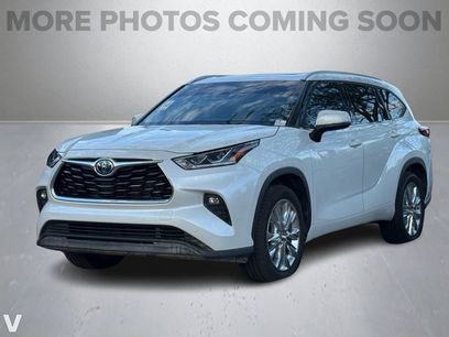 Used 2023 Toyota Highlander Limited