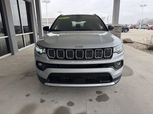 Used 2024 Jeep Compass Limited image 4