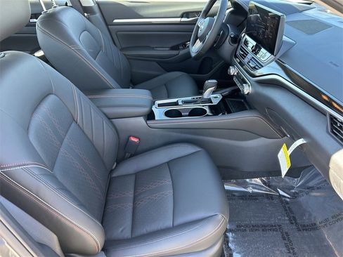 New 2025 Nissan Altima 2.5 SR w/ SR Premium Package image 9