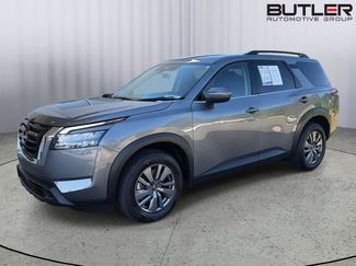 Used 2025 Nissan Pathfinder SV FWD video 1