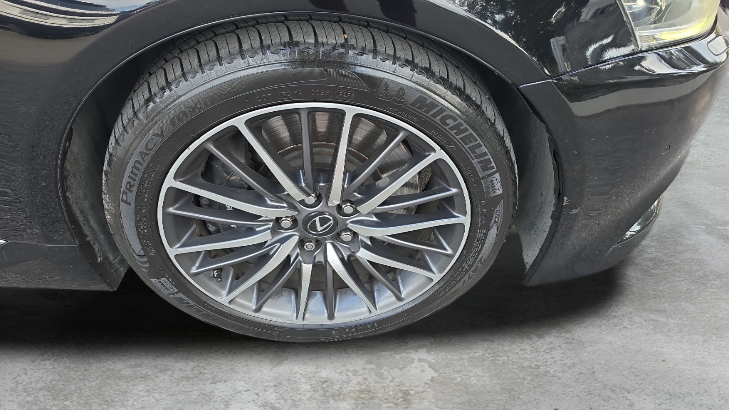 Used 2013 Lexus LS 460 w/ F-Sport Pkg RWD image 26