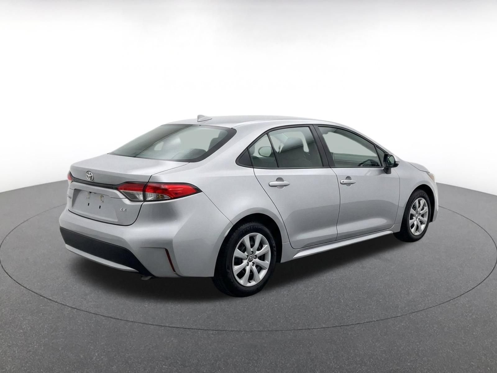 Used 2025 Toyota Corolla LE FWD image 10