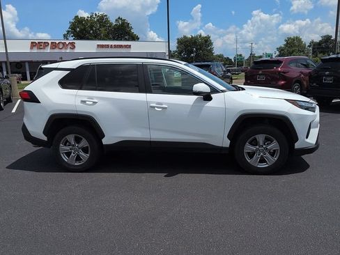 Used 2025 Toyota RAV4 XLE FWD image 8