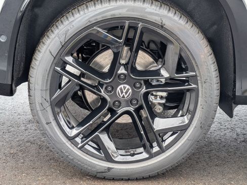 New 2026 Volkswagen Tiguan SE R-Line image 5