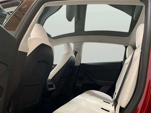Used 2024 Tesla Model Y 2WD image 25