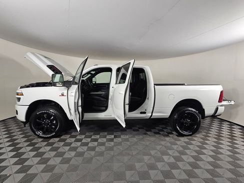 New 2026 RAM 2500 Laramie w/ Night Edition AWD/4WD image 17