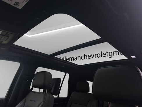 Used 2021 GMC Yukon Denali w/ LPO, Illumination Package AWD/4WD image 16