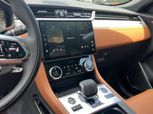 Used 2026 Jaguar F-PACE R-Dynamic S AWD/4WD image 26