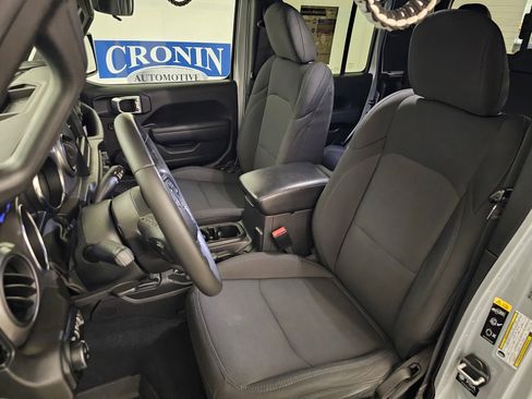 Used 2022 Jeep Gladiator Sport AWD/4WD image 5