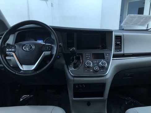 Used 2015 Toyota Sienna XLE image 20