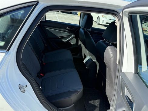 Certified 2025 Volkswagen Jetta SEL image 19