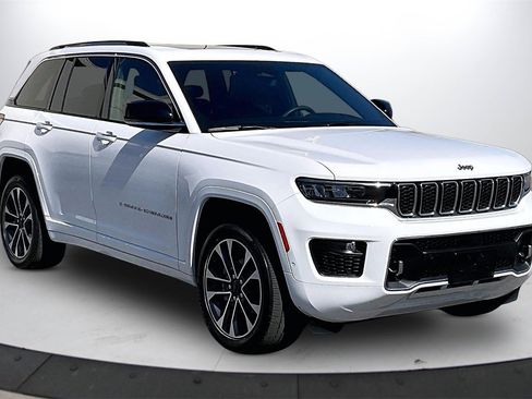 Certified 2023 Jeep Grand Cherokee Overland w/ Luxury Tech Group IV image 2