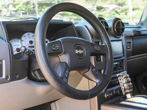 Used 2004 HUMMER H2 w/ Chrome Appearance Package image 67