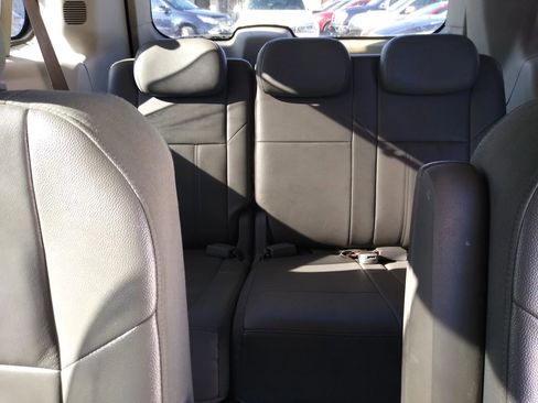 Used 2008 Chrysler Town & Country Touring image 15