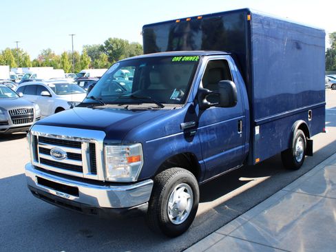 Used 2011 Ford E-350 and Econoline 350 Super Duty image 3