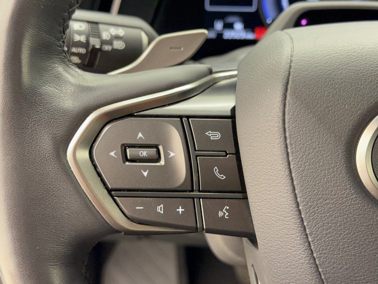 Used 2023 Lexus RX 350 w/ Accessory Package (Z1) AWD/4WD image 18