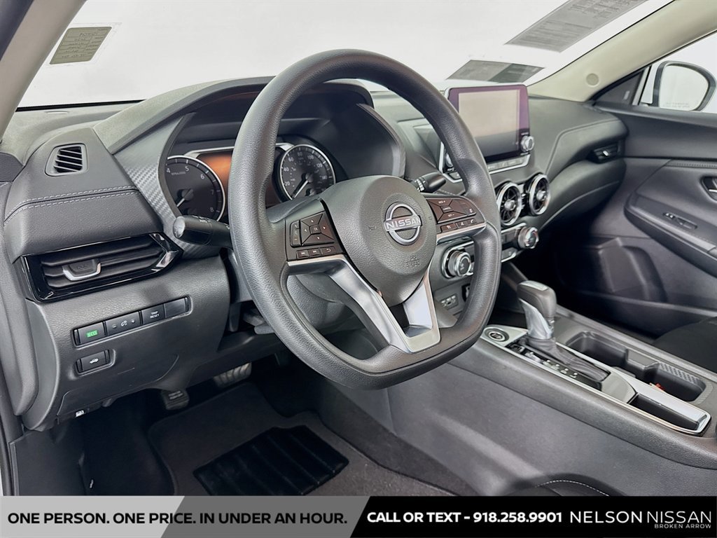 Certified 2025 Nissan Sentra SV FWD image 9