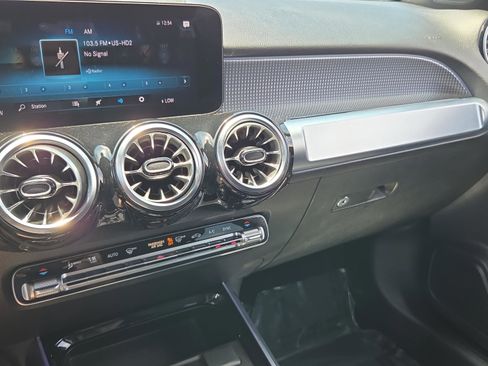 Used 2022 Mercedes-Benz GLB 250 image 27