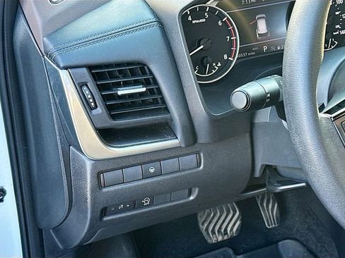 Used 2023 Nissan Rogue SV AWD/4WD image 11