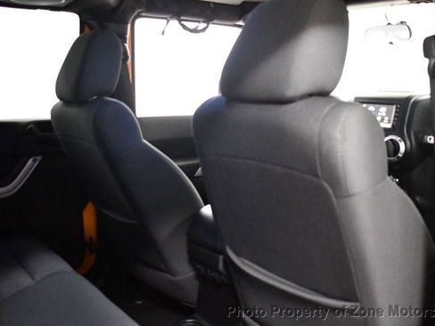 Used 2012 Jeep Wrangler Unlimited Sahara image 19